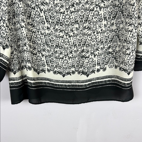 Rose & Olive Black and White Graphic Floral Boxy Blouse Size Large - Picture 6 of 12